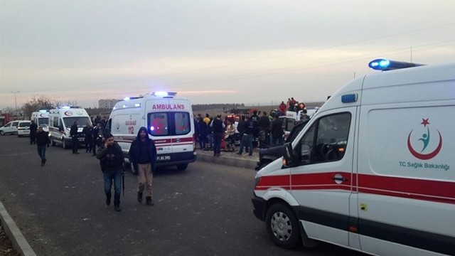 Diyarbakır’da yaralanan polis şehit oldu