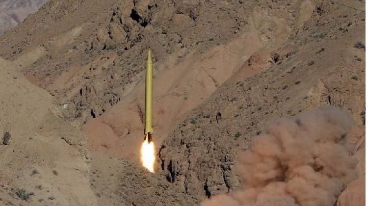 İran 2 balistik füze denemesi yaptığını duyurdu