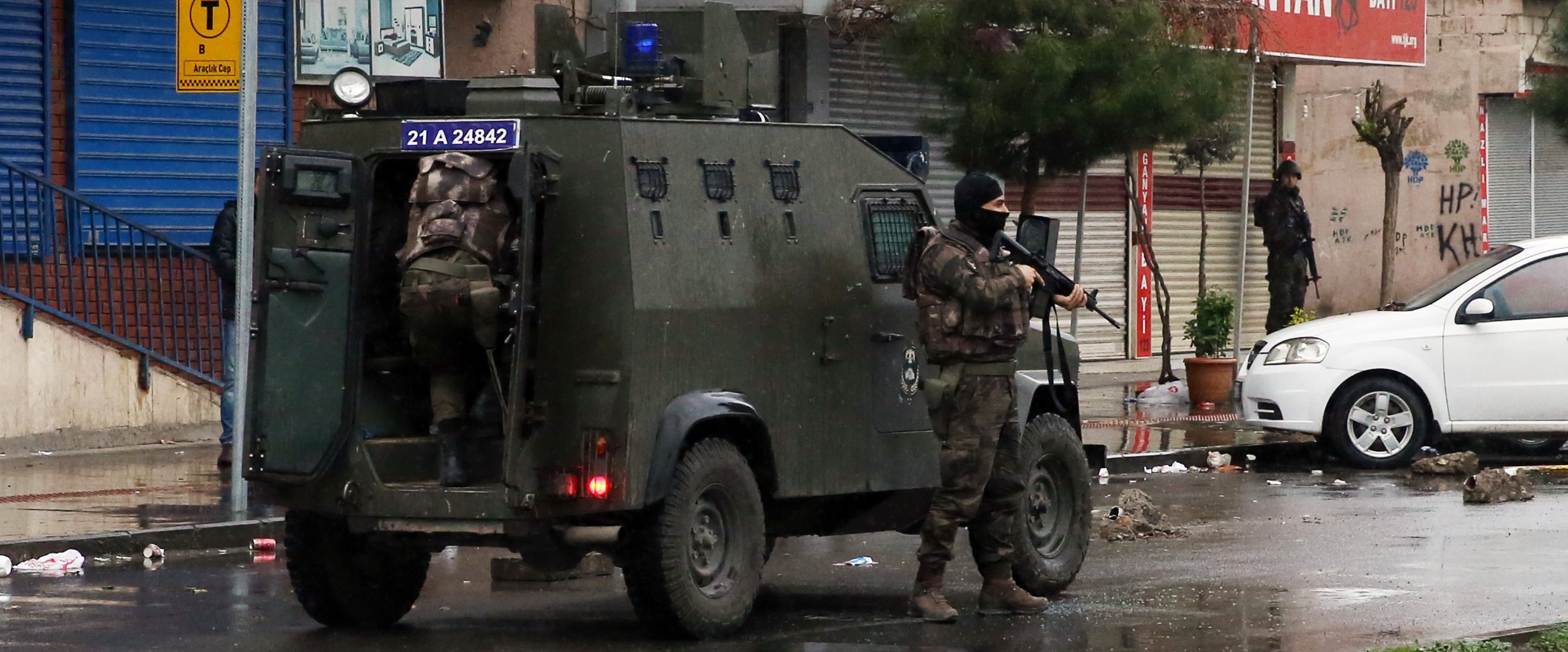 Diyarbakır’da 1 polis şehit