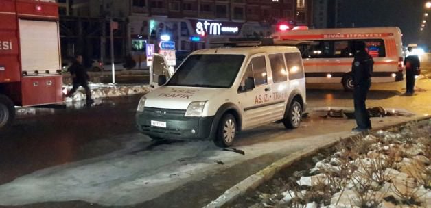Sivas’ta seyir halindeki askeri araç yandı